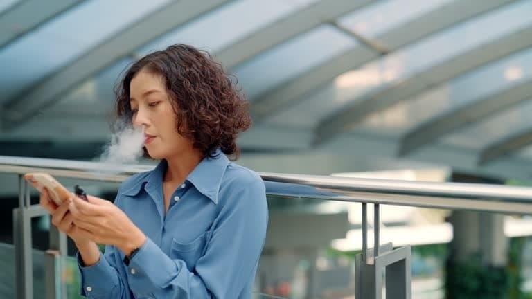 E-Zigaretten risks and how teachers can respond when they spot the sign of e-cigarette use in a classroom