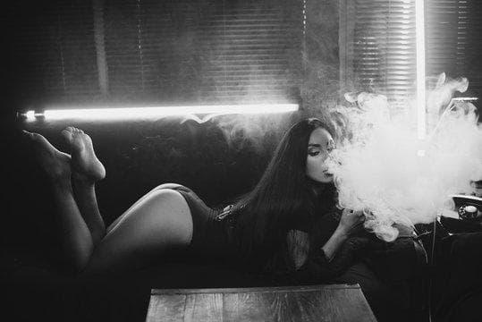 Inside đá gà trực tiếp bình luận broadcasts and the long term effects of e cigarettes on viewers and public health