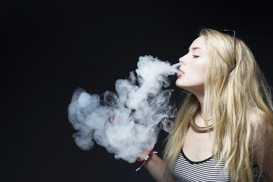 IBVAPE users guide to e cigarette charger green light problems and easy IBVAPE fixes for charging errors
