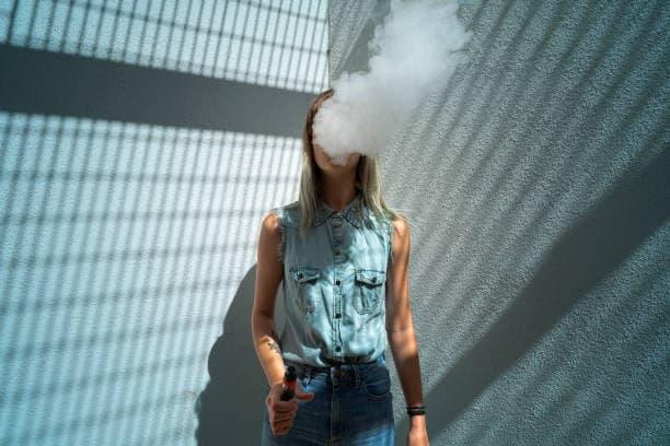 Inside đá gà trực tiếp bình luận broadcasts and the long term effects of e cigarettes on viewers and public health
